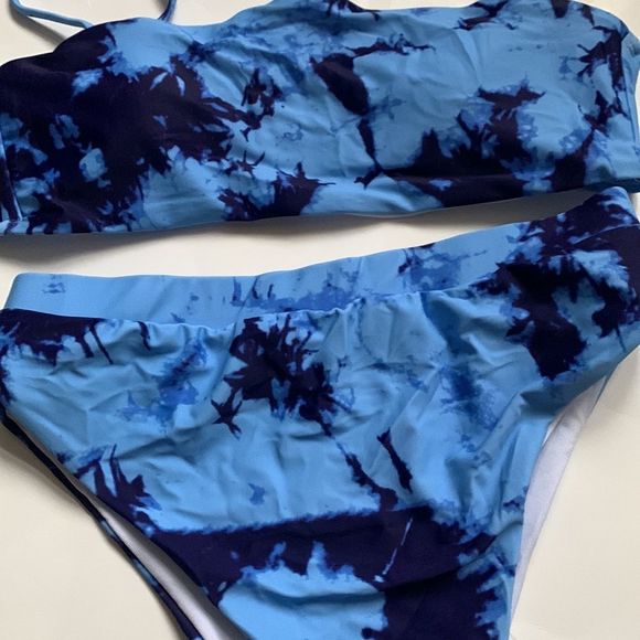 ⭐️Butterfly Tie Dye High Waist Bikini Set⭐️ - Picture 4 of 6